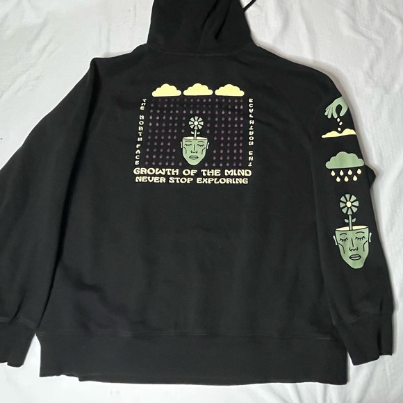 The North Face Black Graphic Sweater - Picture 1 of 8